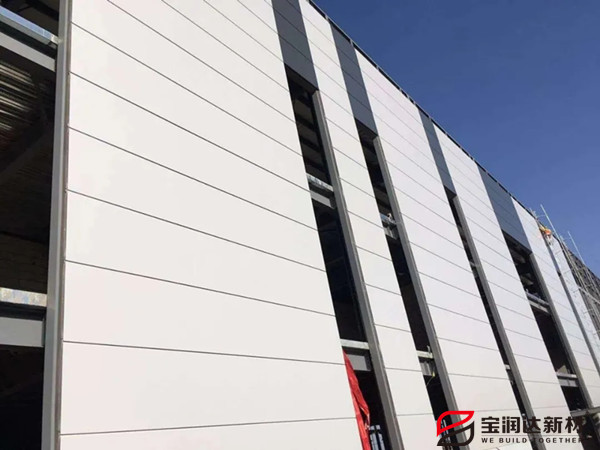 聚氨酯巖棉復(fù)合板應(yīng)用廠房的優(yōu)勢(shì)